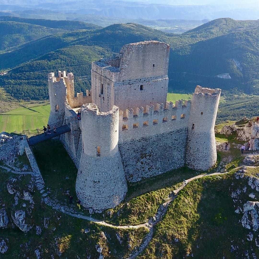 Calascio (AQ), la Rocca medievale dall'alto